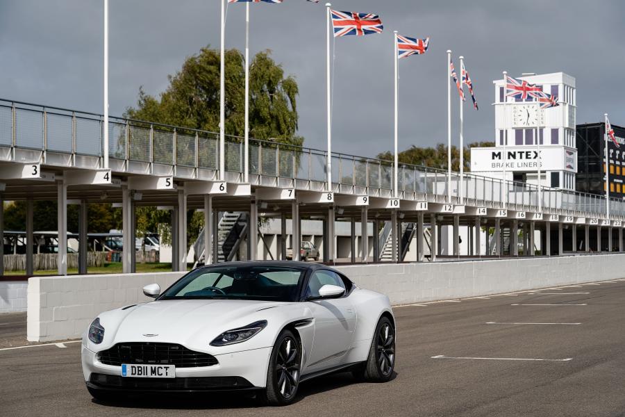  Aston Martin DB11 V8 2017 года  (UK) (фото 30 из 40)